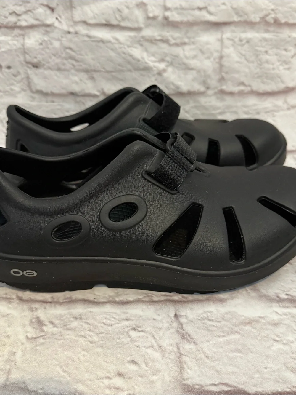OOFOS OOcandoo Recovery Sandal, Black - Women’s Size 9 Men’s Size 7